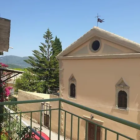 Ilianas Place Agios Matthaios  Exterior photo